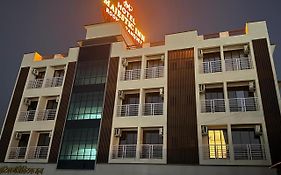Majestic Inn